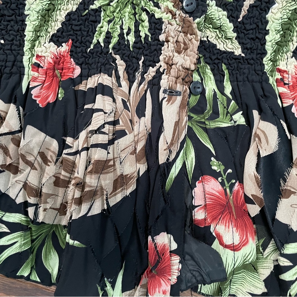 Beautiful, unique reversible blazer. Stretch bubble material. Ruffled borders. - Picture 8 of 8